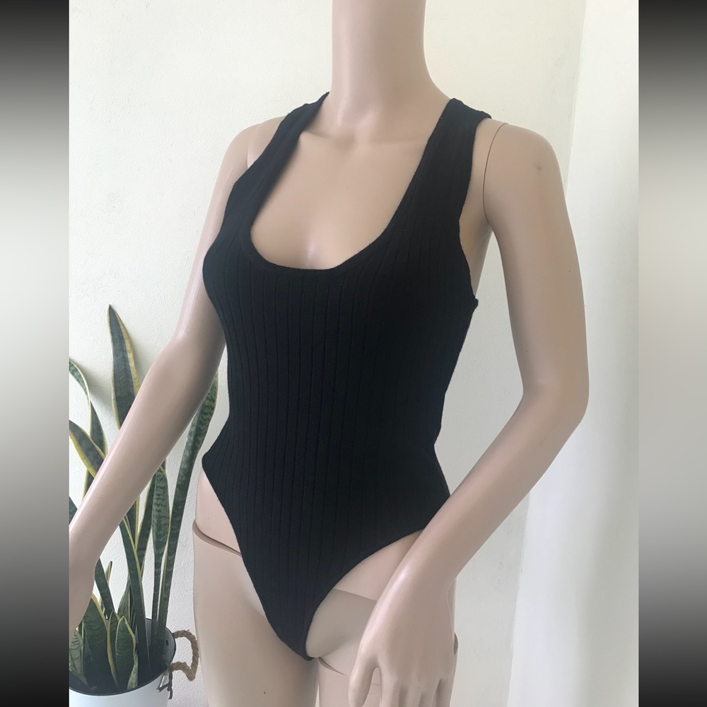 ✨NEW✨ Ribbed knit racerback Black Bodysuit ✨